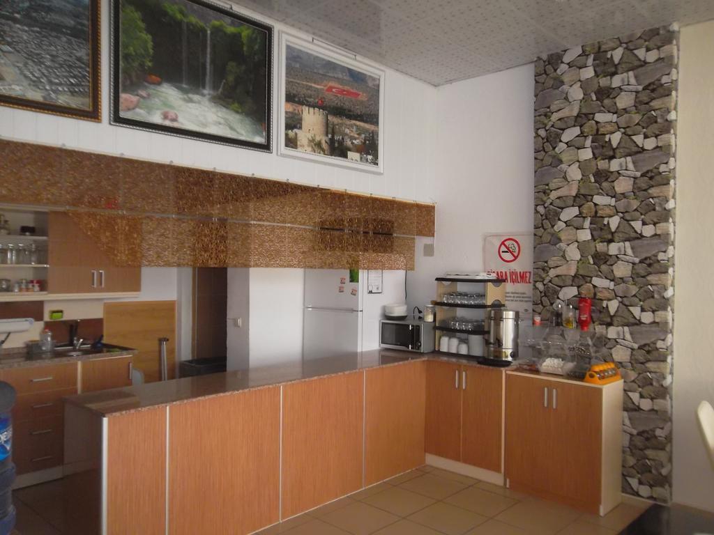 Konak Hotel Mut Exteriör bild