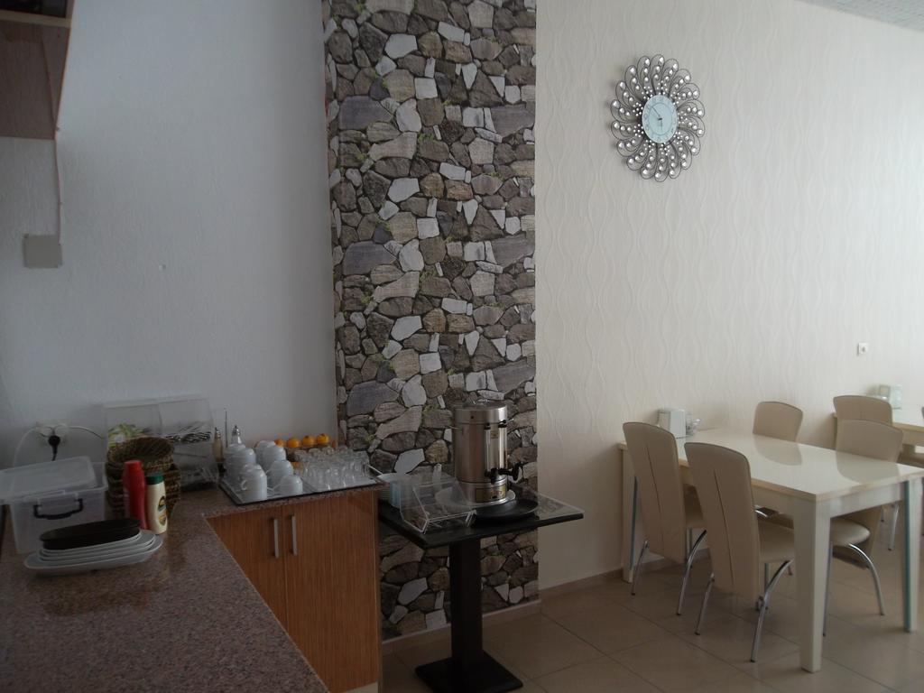 Konak Hotel Mut Exteriör bild